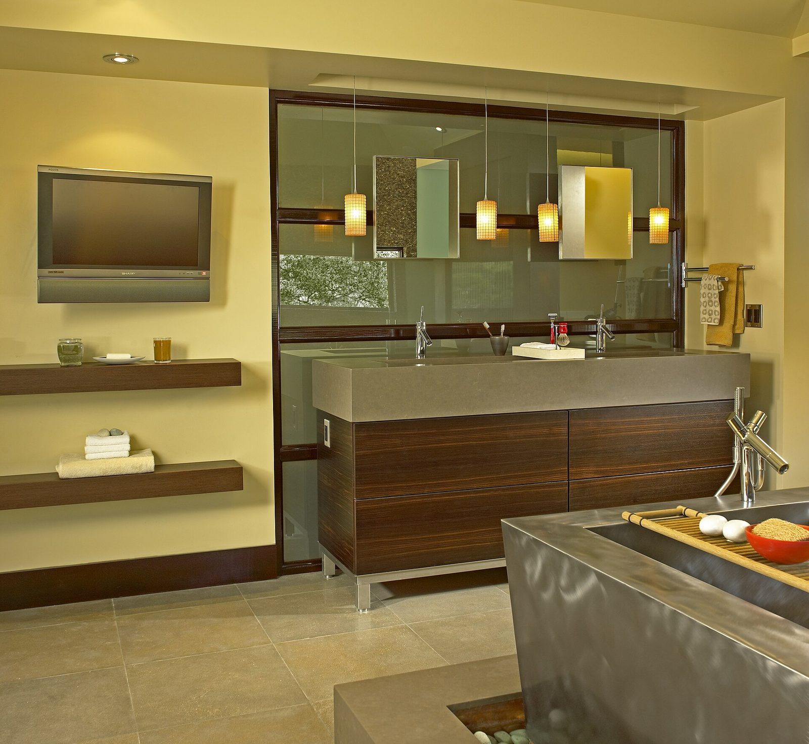 August condo with guest suite interior photo 5