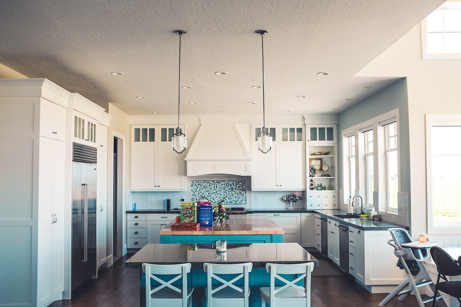 Craftsman duplex with bay windows interior photo 4